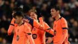 برشلونة ينجو من فخ كأس الملك بثنائية متأخرة