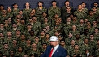 ترامب بين الجنود