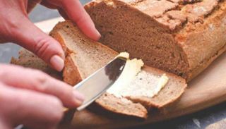  الحد من تناول الدهون المشبعة، قد لا يقلل من خطر الوفاة