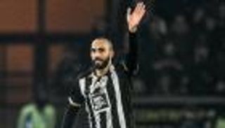 &laquo;سيلعب المونديال بشرط&raquo;.. مدرب أنجيه يرد على استبعاد عبدلي عن الجزائر