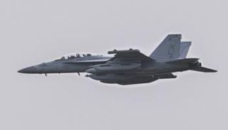 مقاتلة أمريكية في طريقها لشن غارة 