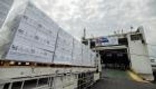 تحميل سفينة محمد بن راشد الإنسانية بـ10 ملايين وجبة دعما لغزة