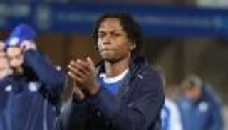 أسطورة مانشستر يونايتد ينعيه.. وفاة مهاجم إنجليزي في حادث سير