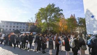 المتقدمون للوظائف في الصين