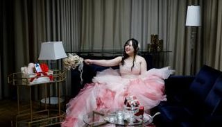 يابانية ترتبط بشخصية افتراضية صممتها بالذكاء الاصطناعي