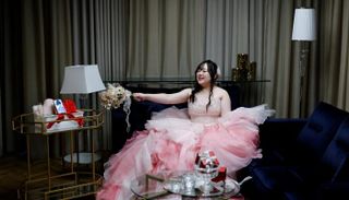 يابانية ترتبط بشخصية افتراضية صممتها بالذكاء الاصطناعي