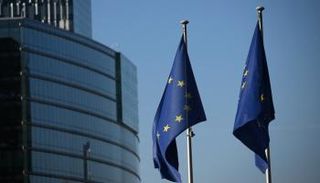 إعلام أوروبا خارج مقر المفوضية الأوروبية في بروكسل