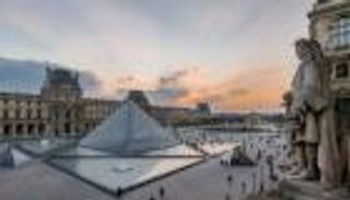 متحف اللوفر يعيد فتح أبوابه بالكامل بعد انتهاء الإضراب