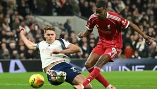 ألكسندر إيزاك مهاجم ليفربول