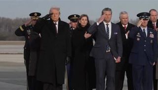 الرئيس الأمريكي دونالد ترامب خلال جنازة قتلى هجوم تدمر- أرشيفية