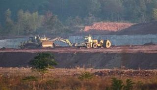 تلال مقاطعة جيانغشي الغنية بالمعادن النادرة في تربتها الحمراء (AFP)