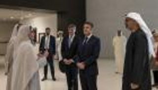 يرافقه ولي عهد أبوظبي.. الرئيس الفرنسي يزور متحف زايد الوطني