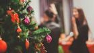 رأس السنة 2026.. 7 إطلالات أنيقة لموسم الأعياد تعكس الفخامة والجرأة