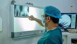 عملية جراحية تنقذ طفلة يمنية بجهود إماراتية