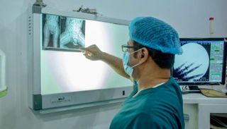 عملية جراحية تنقذ طفلة يمنية بجهود إماراتية