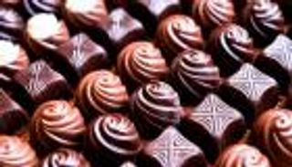رغم تراجع أسعار الكاكاو بشكل حاد.. لماذا لا تزال الشوكولاتة باهظة؟