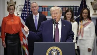 دونالد ترامب برفقة المسئولين عن شركات الأدوية الكبرى