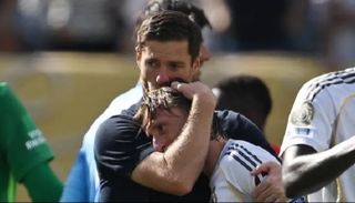 لوكا مودريتش وتشابي ألونسو