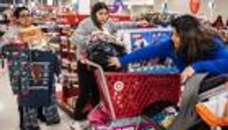 موسم الأعياد.. إنفاق مزدهر للأثرياء وضغوط متزايدة على بقية الأمريكيين