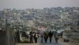 غزيون تحت القصف.. رعب من تهجير شرق &laquo;الخط الأصفر&raquo;