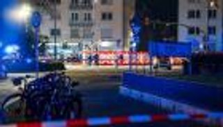  بينهم 3 بحالة خطيرة.. سيارة تدهس حشدا في هولندا وتُسفر عن 9 مصابين