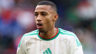 بلغالي مدافع منتخب الجزائر