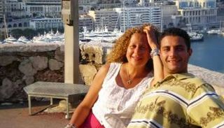 أحمد الفيشاوي ووالدته