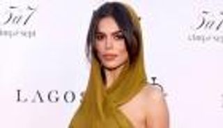 عارضة الأزياء &laquo;بروكس نادر&raquo; تذيب حشو شفاهها كهدية عيد الميلاد لوالديها