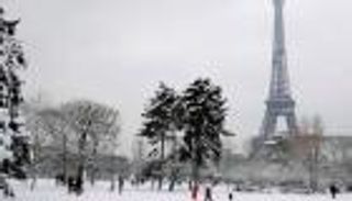 تحذيرات من صعوبات التنقل.. موجة برد وثلوج تضرب فرنسا ليلة عيد الميلاد