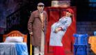 كواليس مرِحة لمسرحية &laquo;ولادة مبكرة&raquo; في موسم الرياض