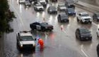 &laquo;النهر الجوي&raquo; يحاصر كاليفورنيا.. أمطار غزيرة وفيضانات