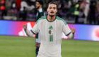 هل يتقبل قرارات بيتكوفيتش؟.. حاج موسى يكشف طبيعة علاقته بمحرز وقبال