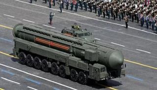 صاروخ روسي خلال عرض عسكري - أرشيفية