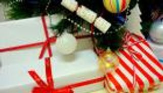 عيديات الكريسماس في فرنسا.. متى تصبح الهدايا النقدية خاضعة للضرائب؟