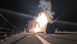 إطلاق صاروخ من سفينة حربية أمريكية على أهداف لداعش