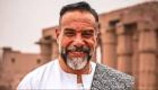 محمد خميس يحتفل بزفافه بإطلالة صعيدية لافتة