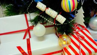 الفرنسيون ييبعون هدايا عيد الميلاد