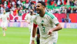 رياض محرز قائد منتخب الجزائر