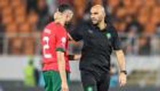 &laquo;حكيمي لا يقل عن صلاح&raquo;.. الركراكي يدافع عن منتخب المغرب ضد الانتقادات