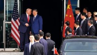 الرئيسان الصيني والأمريكي لدى لقاءهما الأخير في كوريا الجنوبية