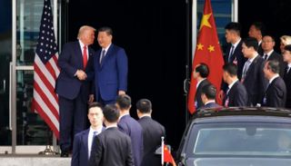 الرئيسان الصيني والأمريكي لدى لقاءهما الأخير في كوريا الجنوبية