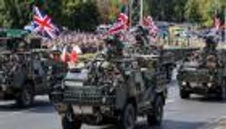 تحسباً لحرب روسيا.. بريطانيا تعزز جيشها بمدفعية متطورة