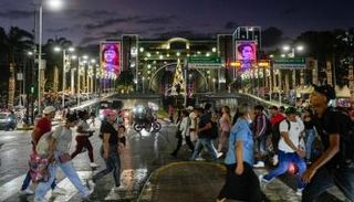 شارع بوليفار مُزين بأضواء عيد الميلاد في كاراكاس