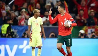 لامين يامال وكريستيانو رونالدو