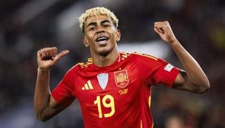 لامين يامال نجم منتخب إسبانيا الواعد