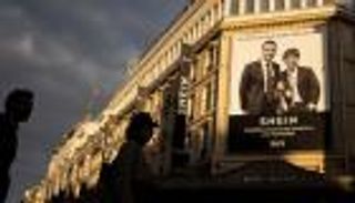 طرود &laquo;شي إن&raquo; تشعل الجدل في فرنسا.. أرقام رسمية مبالغ فيها تكشفها الجمارك