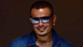 عمرو دياب يحقق رقما قياسيا جديدا بأغنيته &laquo;بابا&raquo;