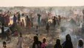 عام 2025.. جيش السودان يشهر سلاح &laquo;الإغاثة&raquo; ويغلق المعابر