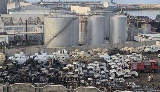 آثار الهجوم السعودي على ميناء المكلا - أ.ف.ب