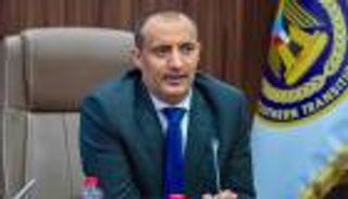 مسؤول يمني لـ&laquo;العين الإخبارية&raquo;: انفراد العليمي بقرار الرئاسي &laquo;مقامرة&raquo; بمصير البلاد